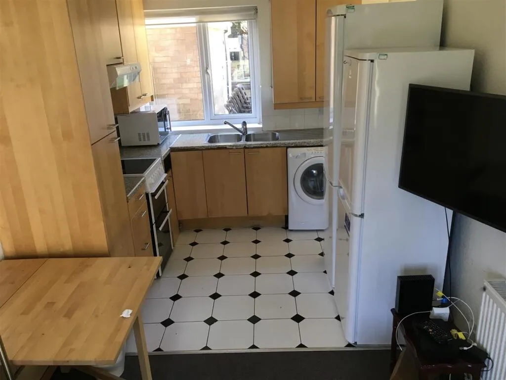5 bedroom terraced house for rent