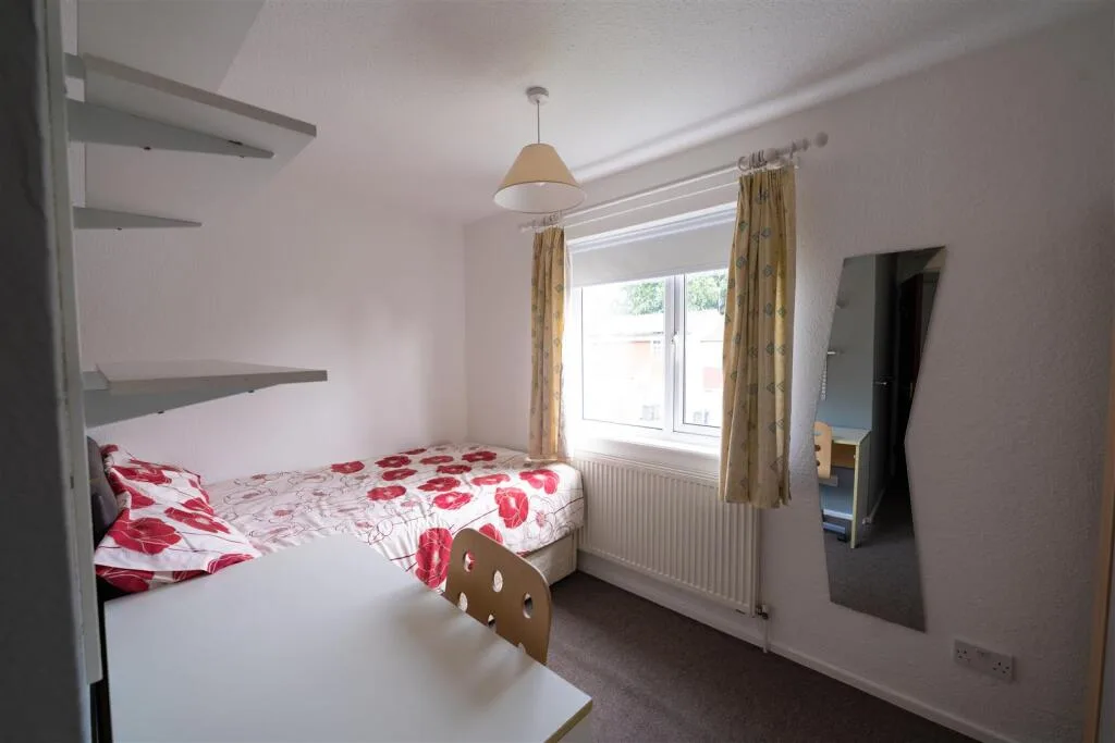 5 bedroom terraced house for rent