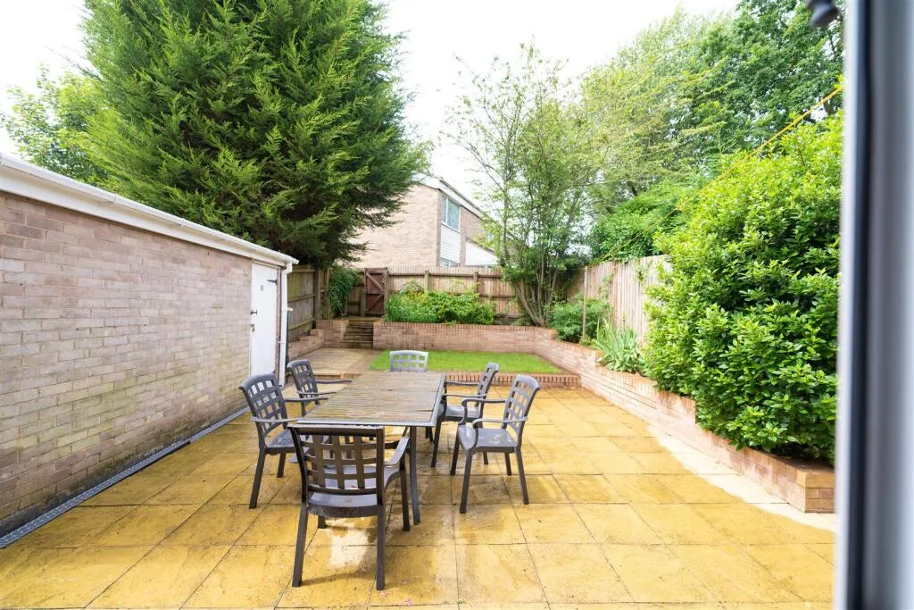 5 bedroom terraced house for rent