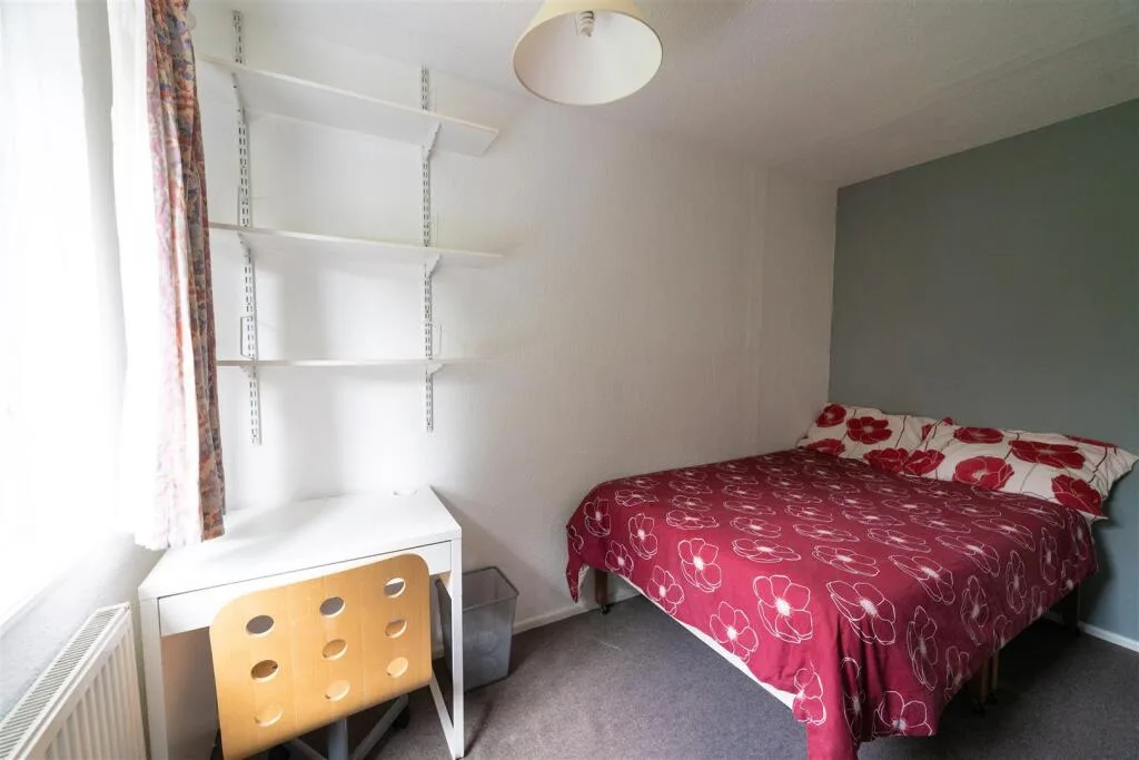 5 bedroom terraced house for rent