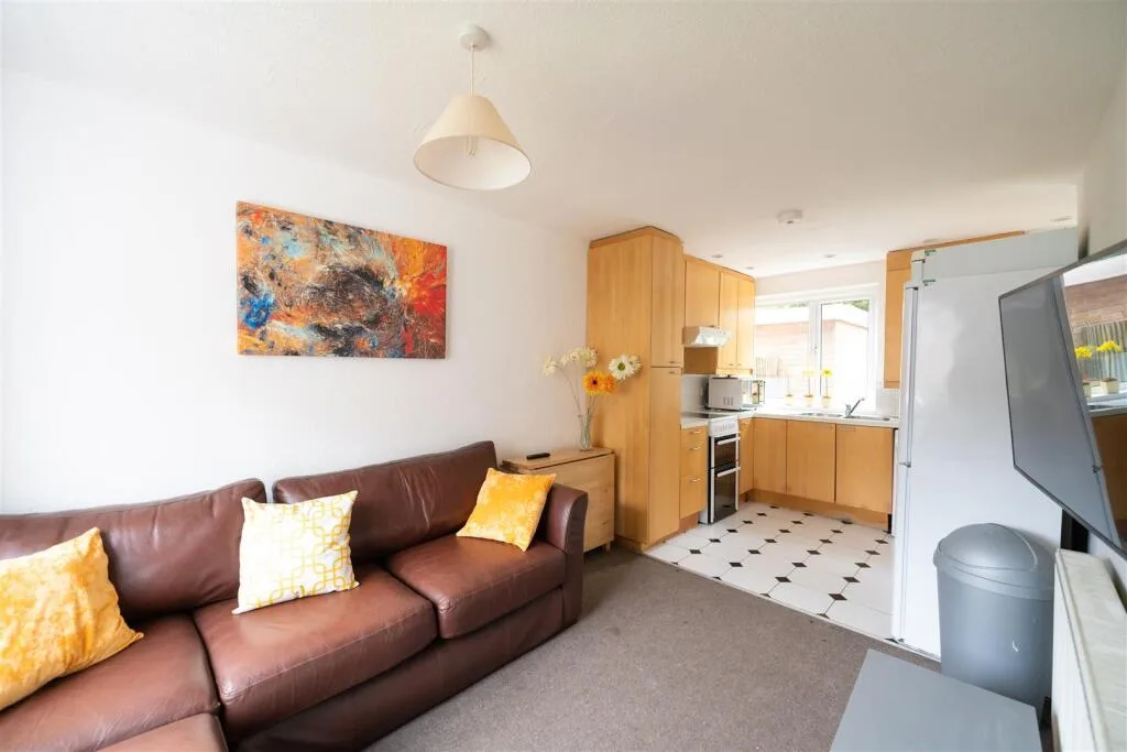 5 bedroom terraced house for rent