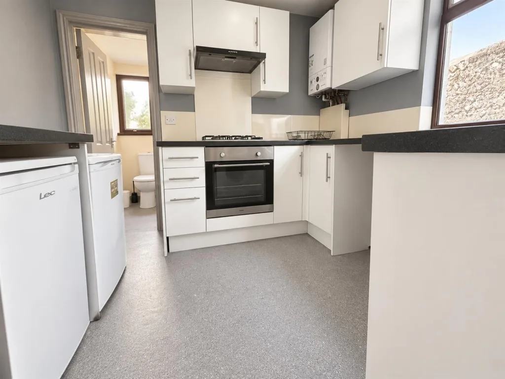 5 bedroom terraced house for rent
