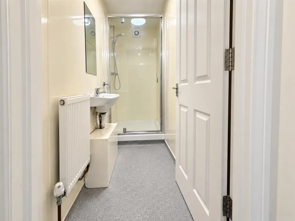 5 bedroom terraced house for rent