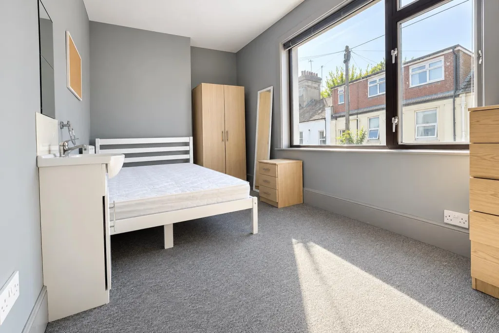 5 bedroom terraced house for rent