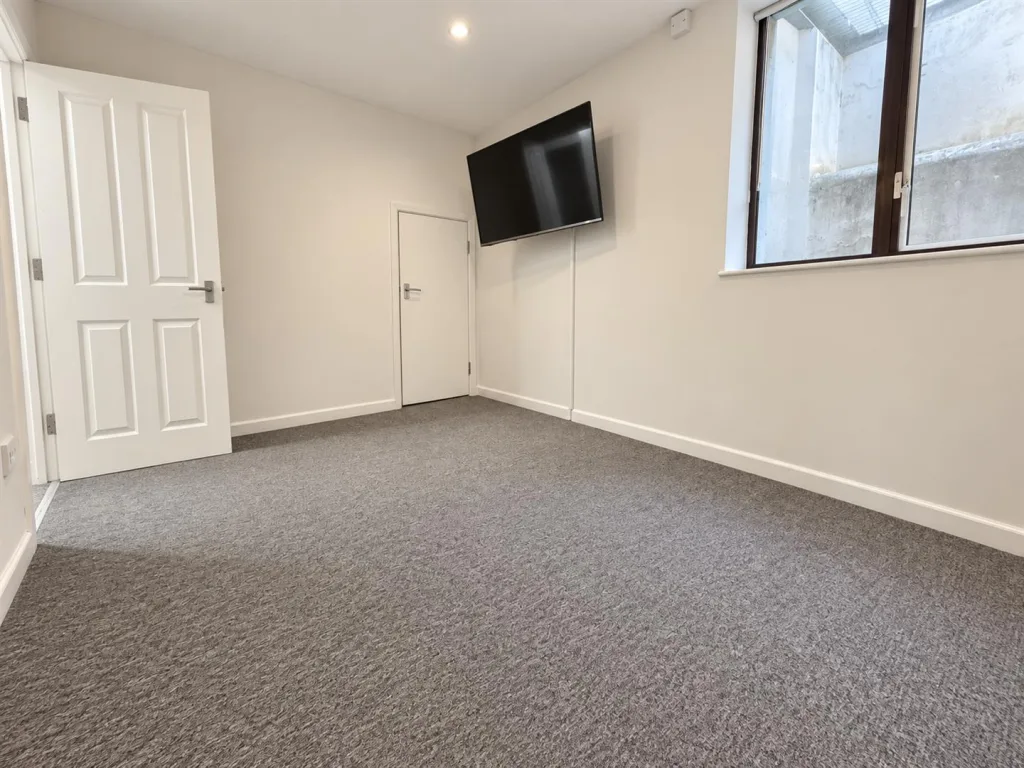 5 bedroom terraced house for rent