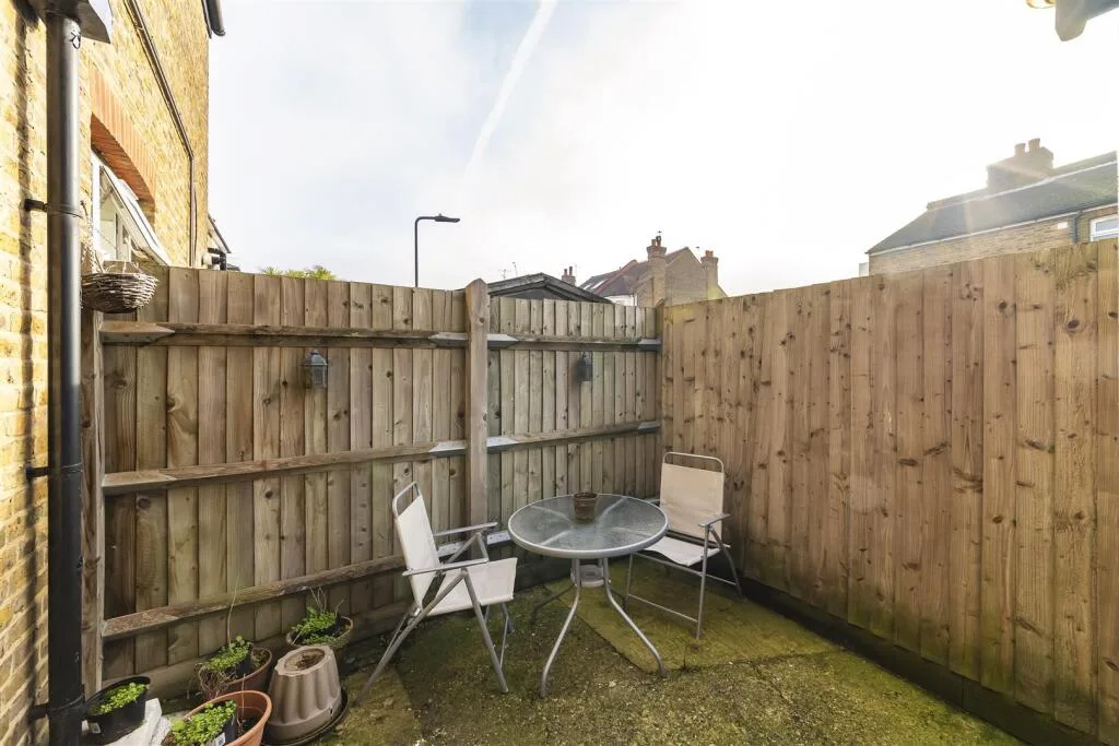 1 bedroom ground floor flat for rent