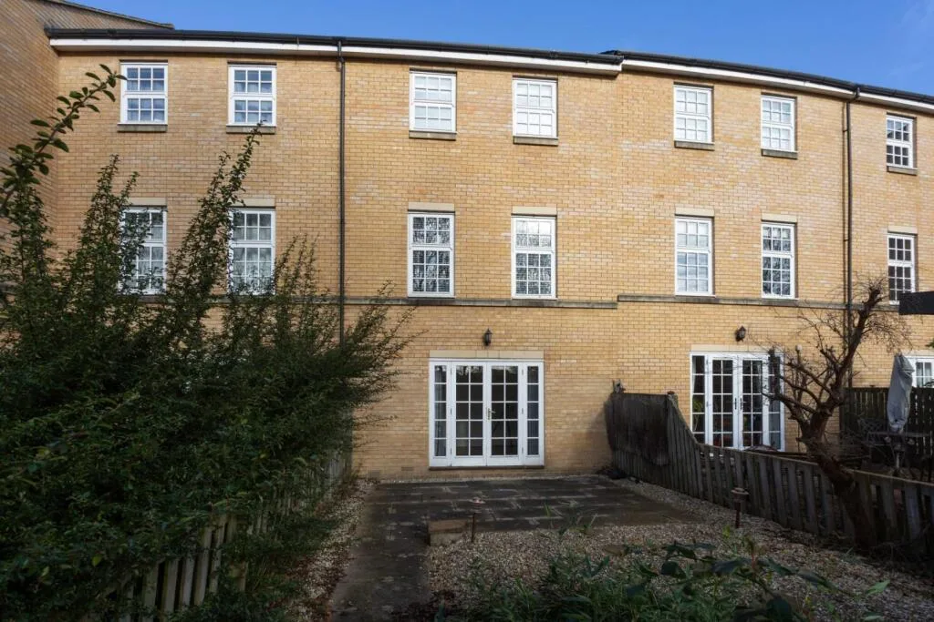 3 bedroom town house for rent