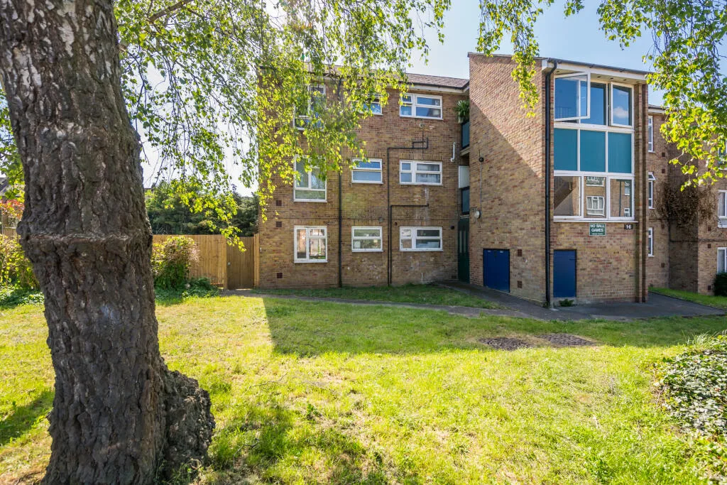 2 bedroom ground floor flat for rent