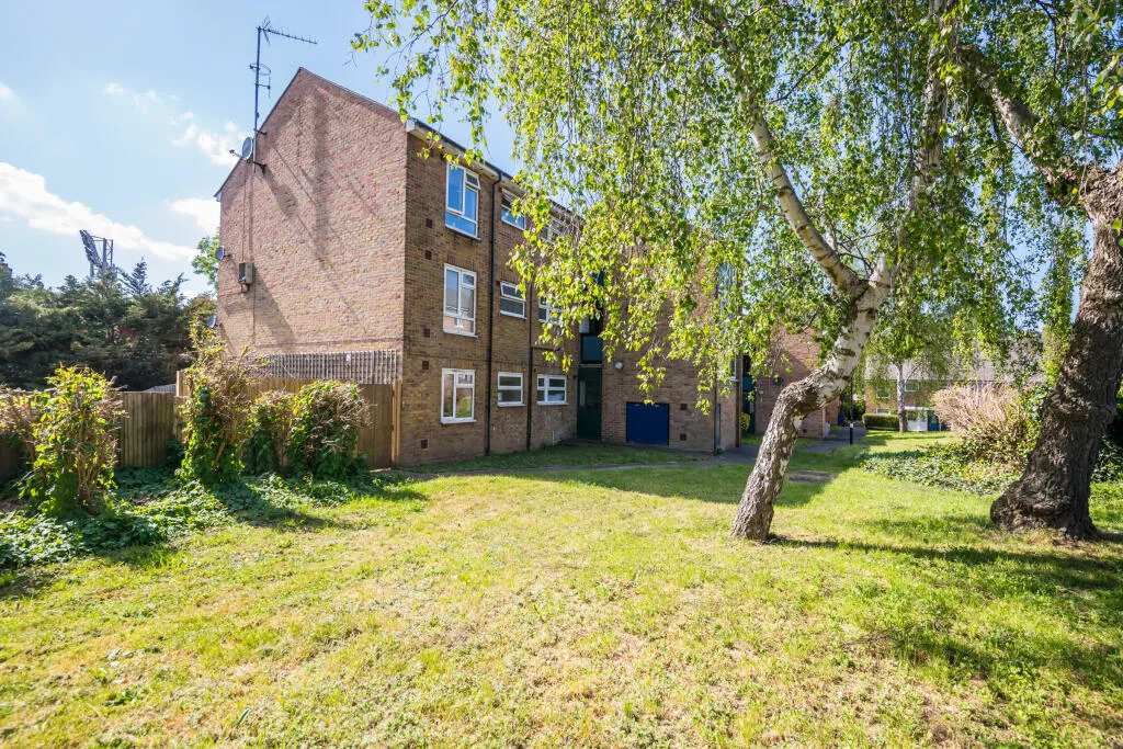 2 bedroom ground floor flat for rent