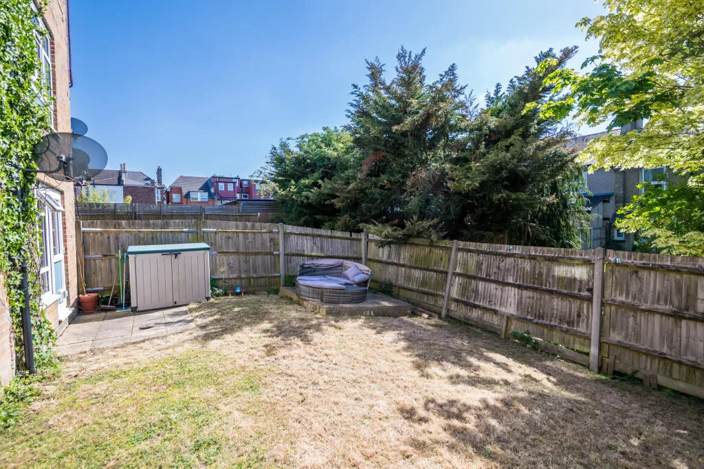 2 bedroom ground floor flat for rent