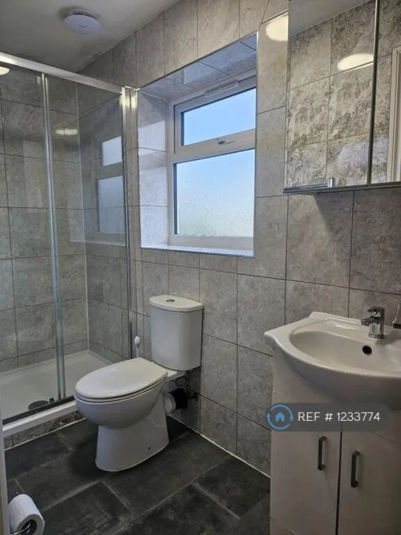 2 bedroom semi-detached house for rent