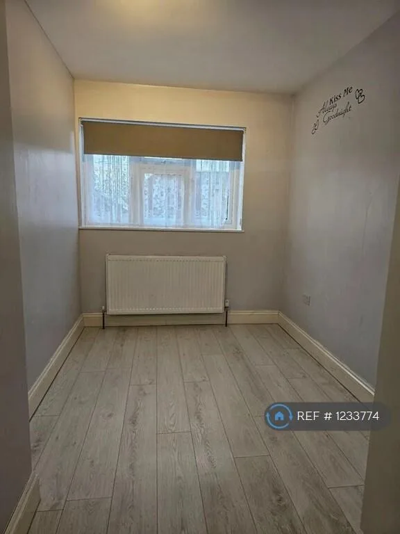 2 bedroom semi-detached house for rent