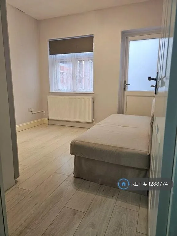 2 bedroom semi-detached house for rent