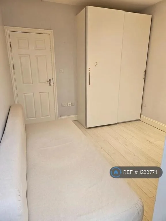 2 bedroom semi-detached house for rent