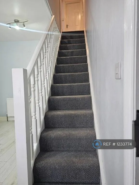 2 bedroom semi-detached house for rent
