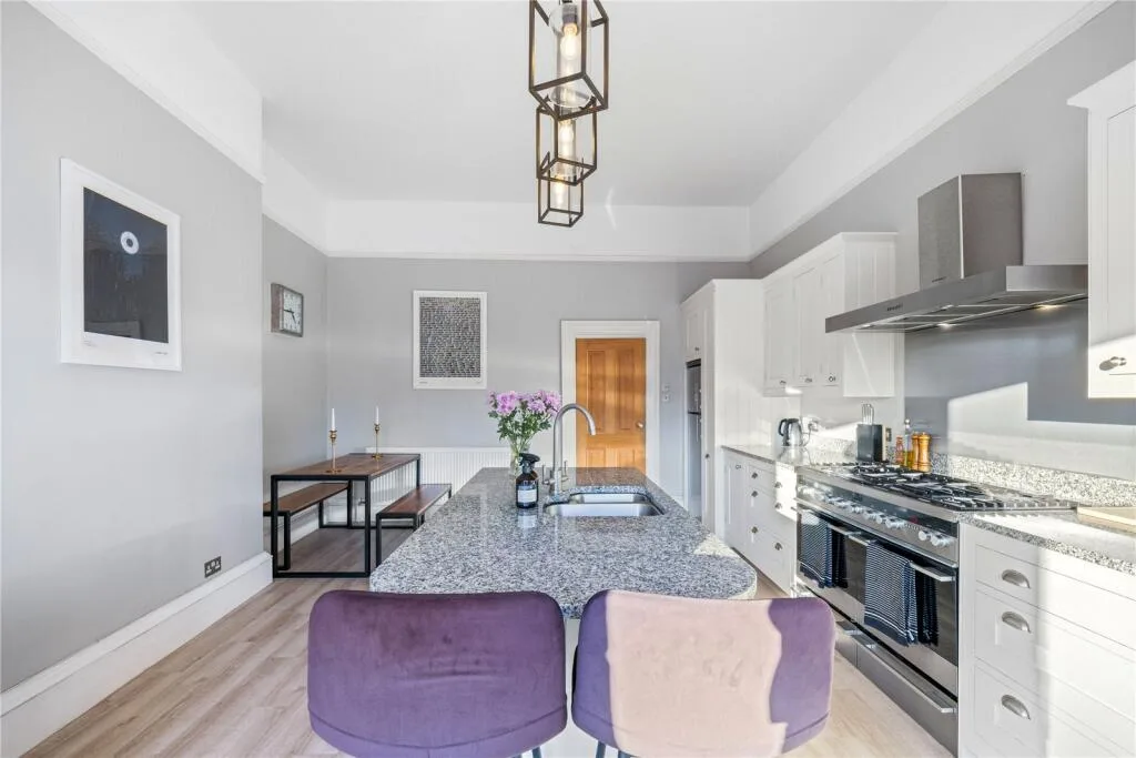 4 bedroom apartment for rent
