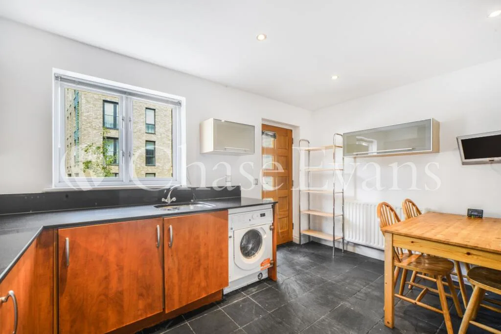 5 bedroom terraced house for rent