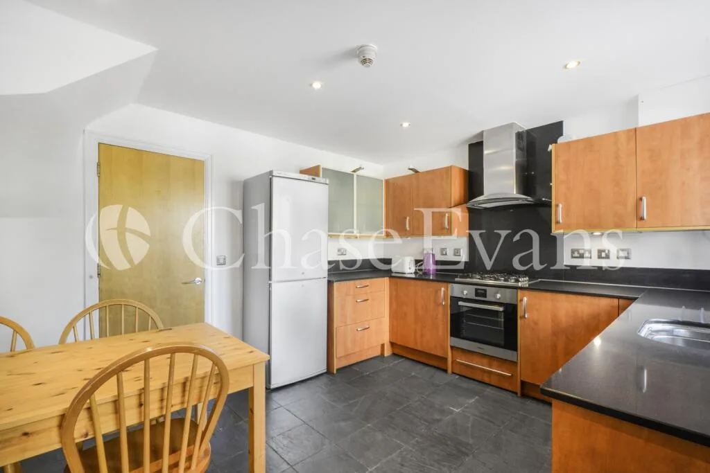 5 bedroom terraced house for rent