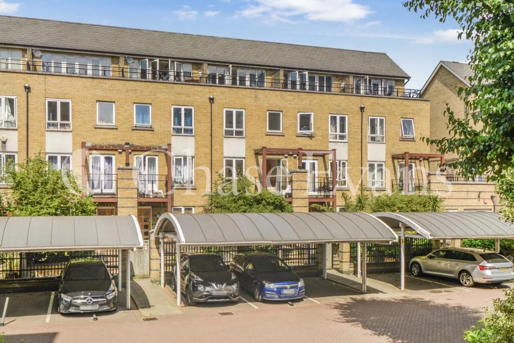 5 bedroom terraced house for rent