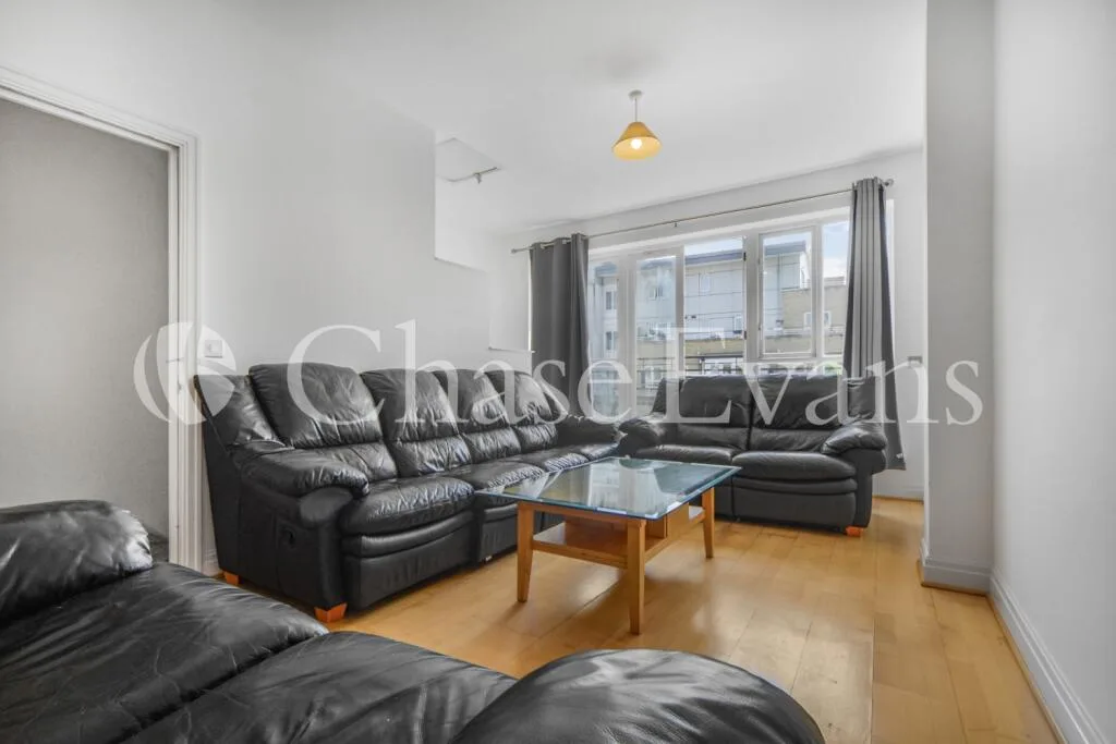 5 bedroom terraced house for rent