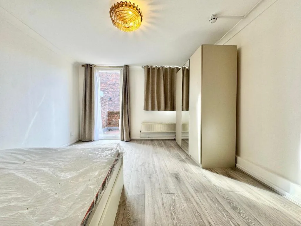 4 bedroom semi-detached house for rent