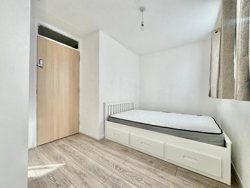 4 bedroom semi-detached house for rent