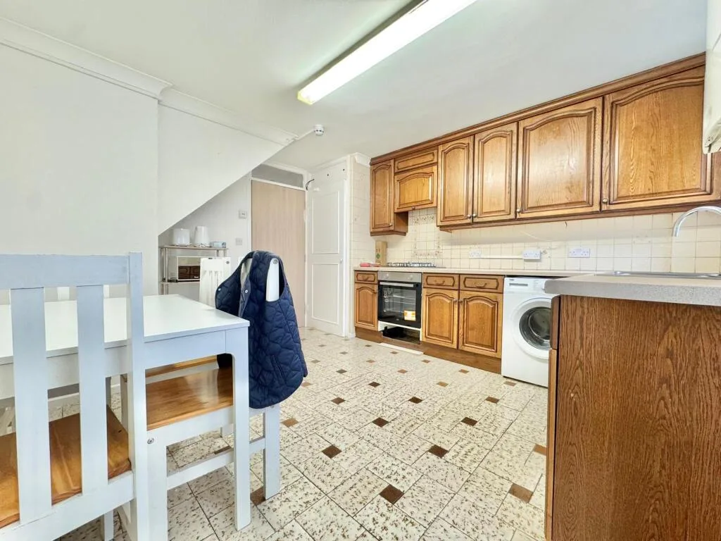 4 bedroom semi-detached house for rent