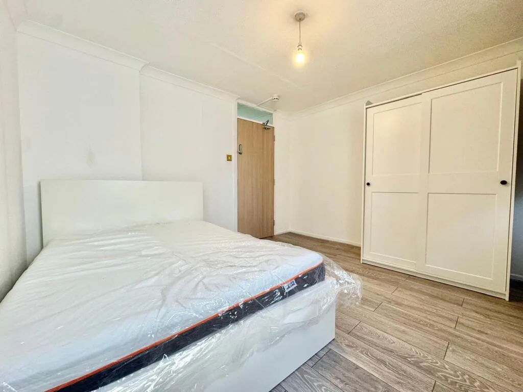 4 bedroom semi-detached house for rent