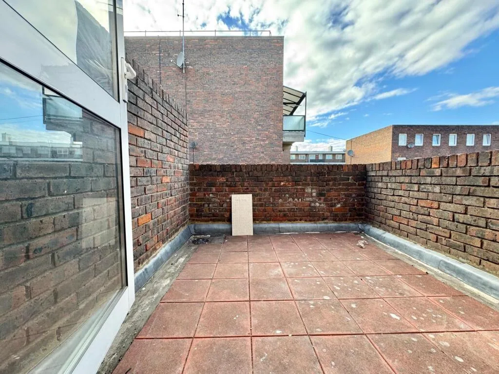 4 bedroom semi-detached house for rent