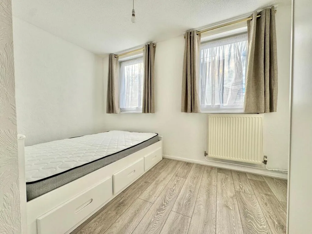 4 bedroom semi-detached house for rent
