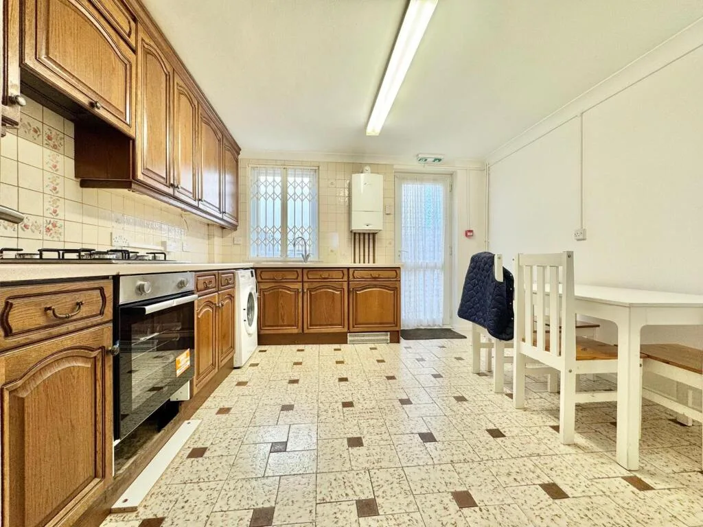 4 bedroom semi-detached house for rent