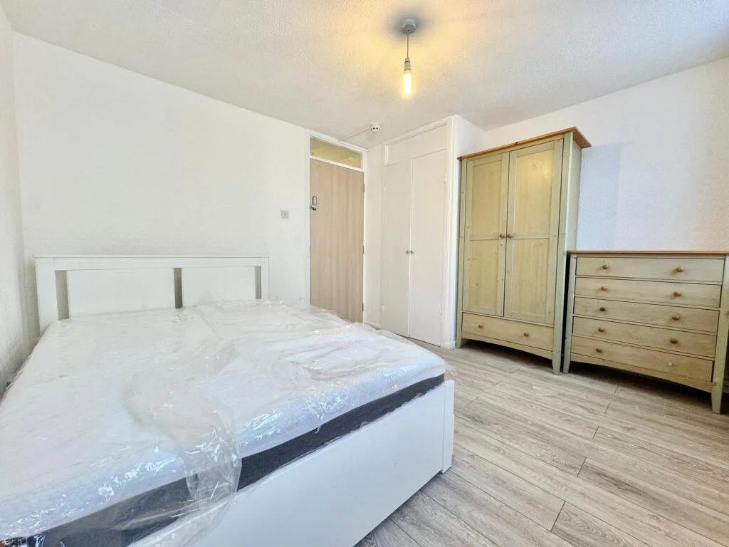 4 bedroom semi-detached house for rent