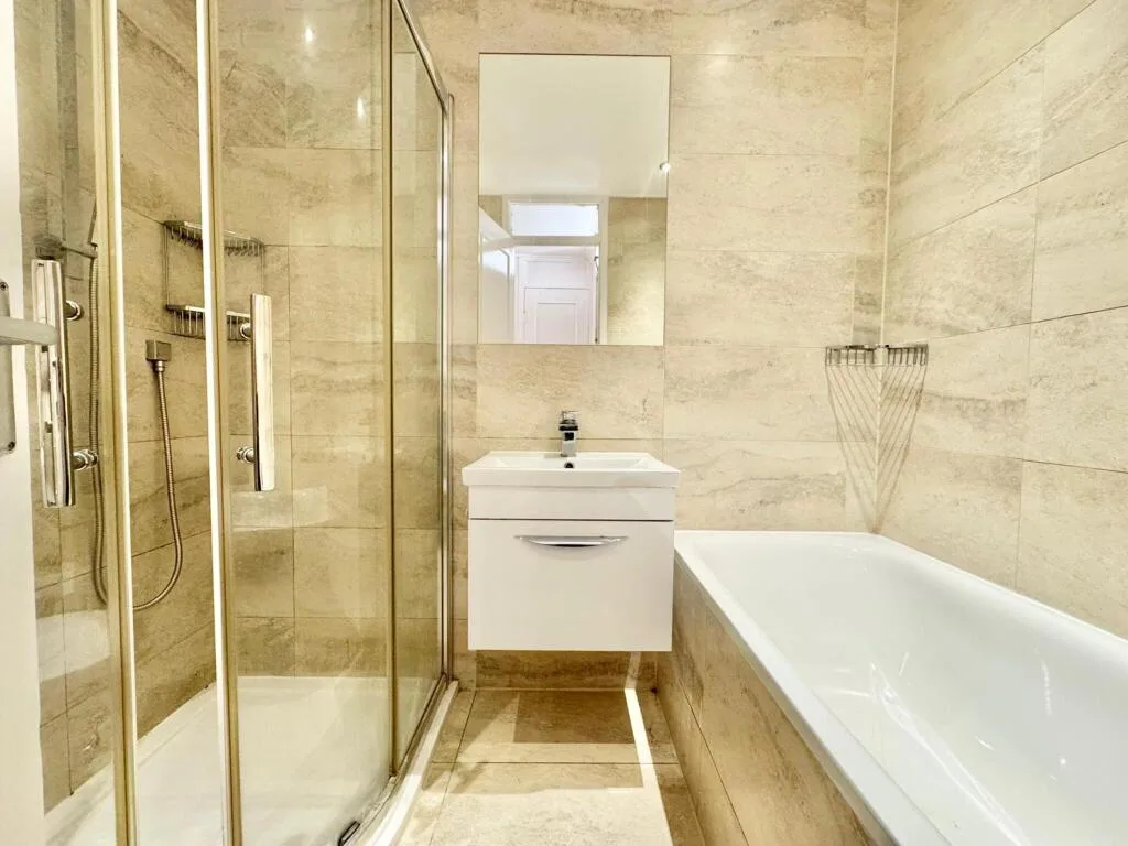 4 bedroom semi-detached house for rent