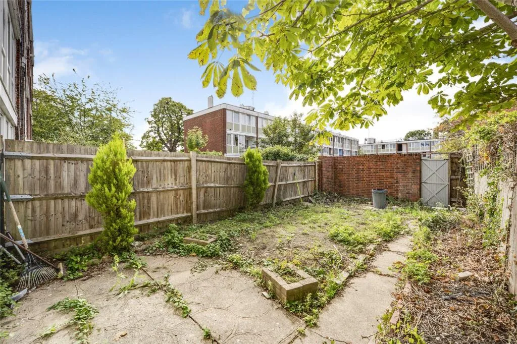 3 bedroom maisonette for rent