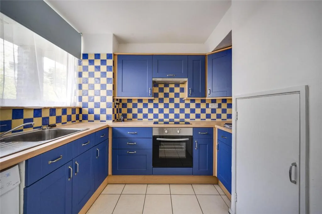 3 bedroom maisonette for rent