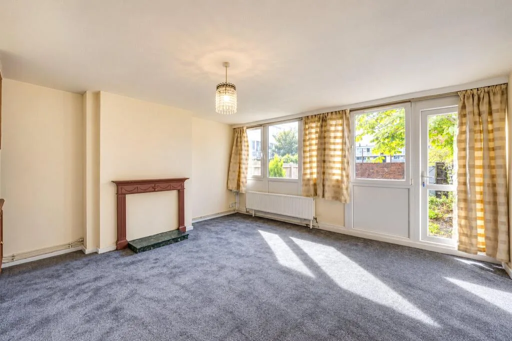 3 bedroom maisonette for rent