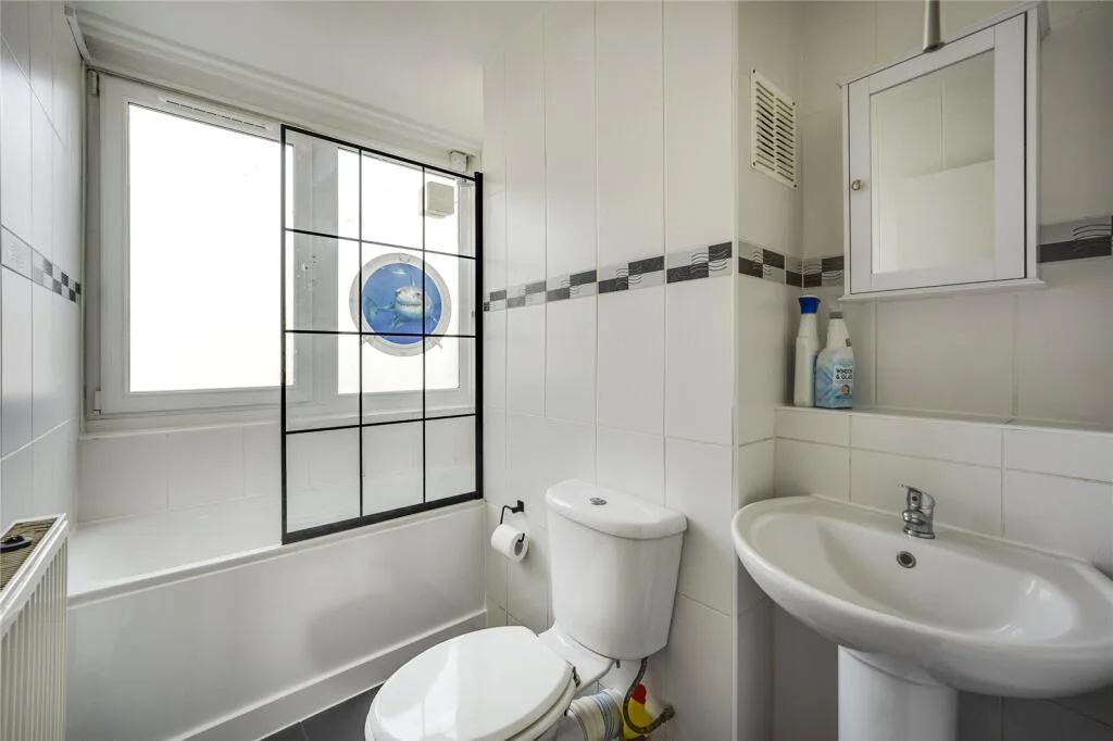 3 bedroom maisonette for rent