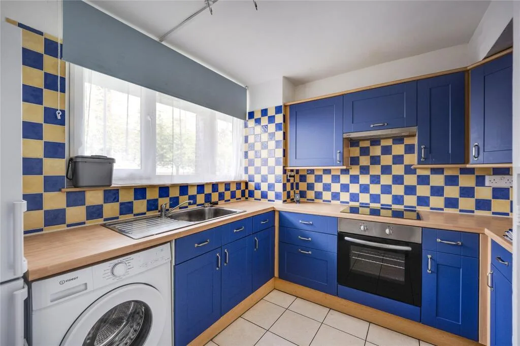 3 bedroom maisonette for rent