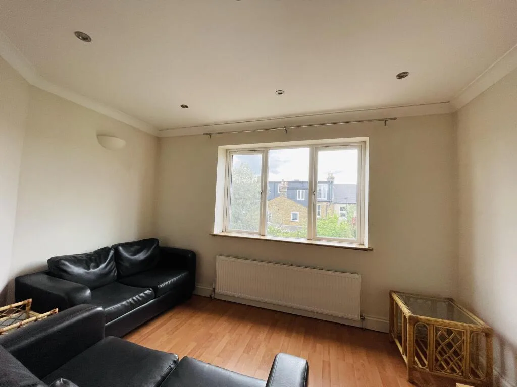 3 bedroom flat for rent