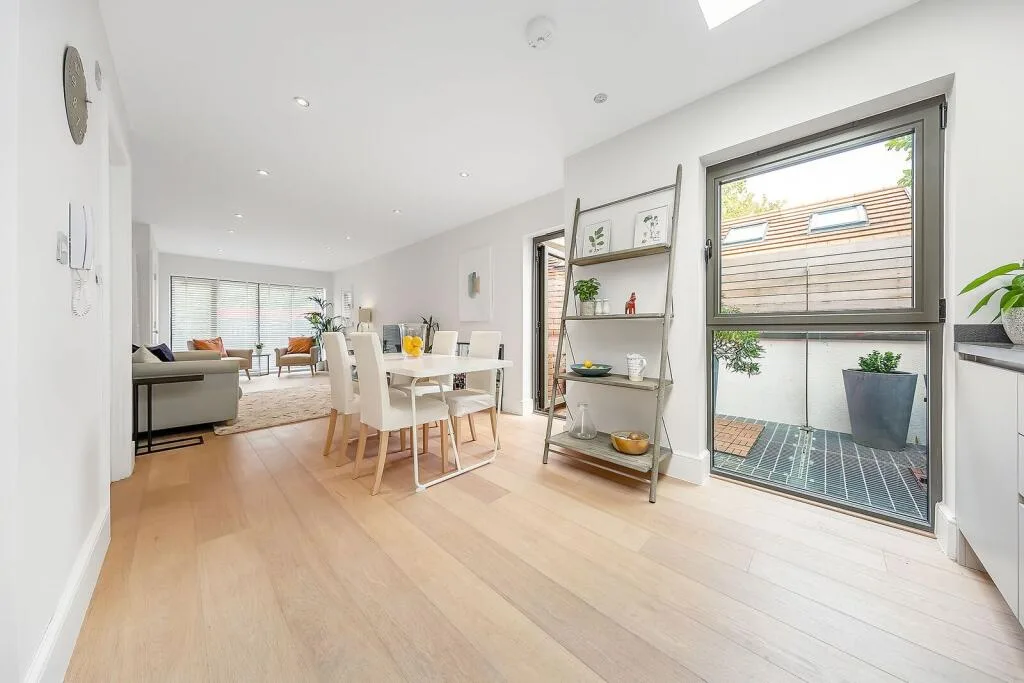 2 bedroom maisonette for rent