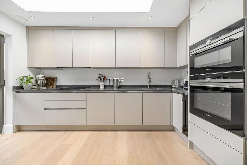2 bedroom maisonette for rent