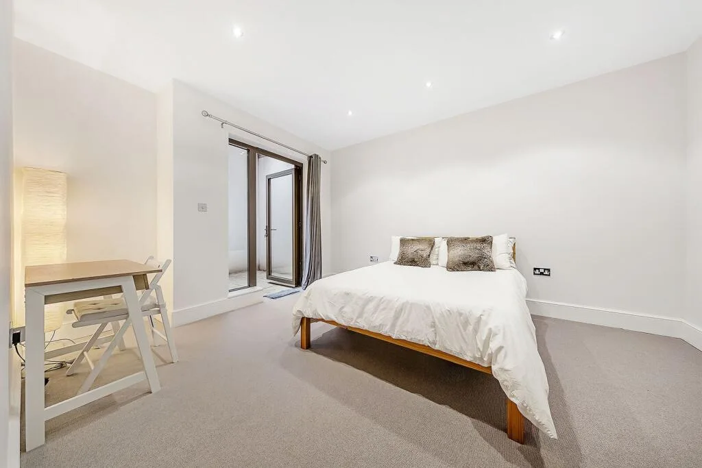 2 bedroom maisonette for rent