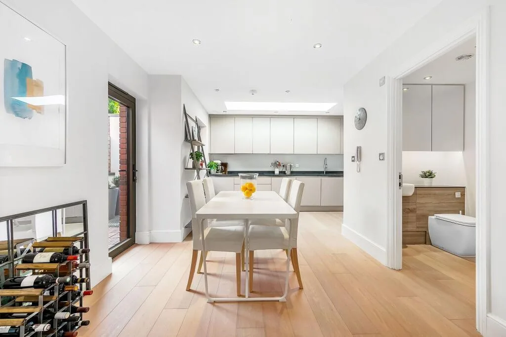 2 bedroom maisonette for rent
