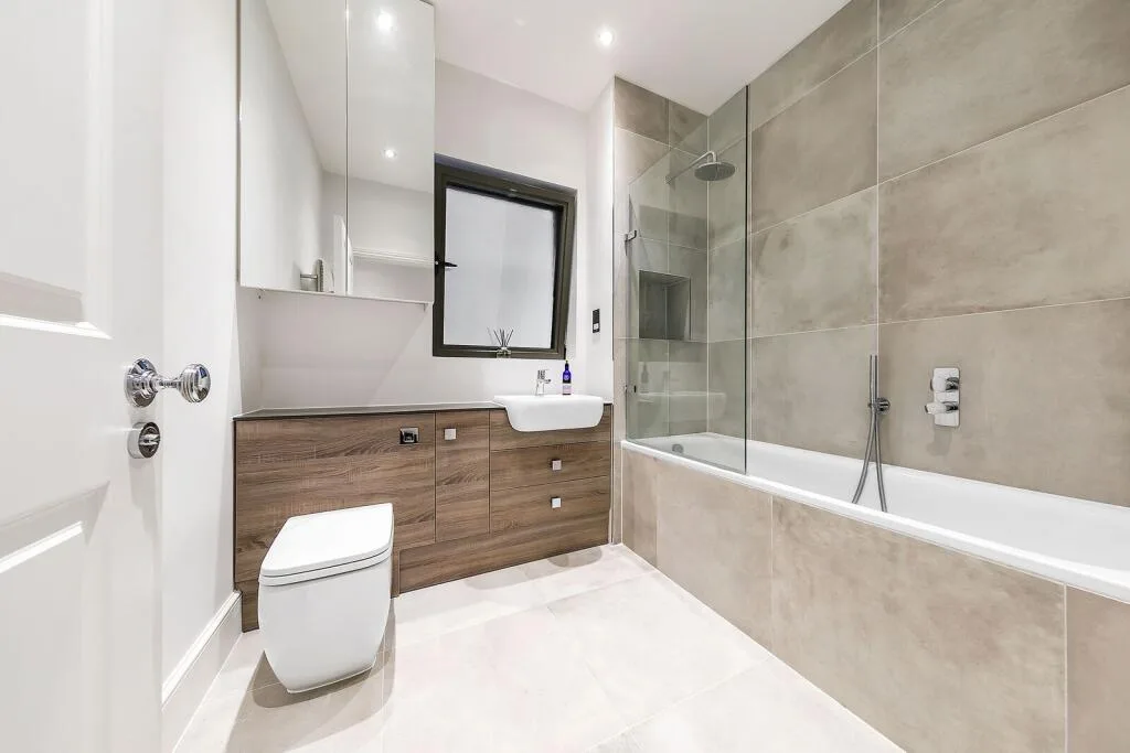 2 bedroom maisonette for rent