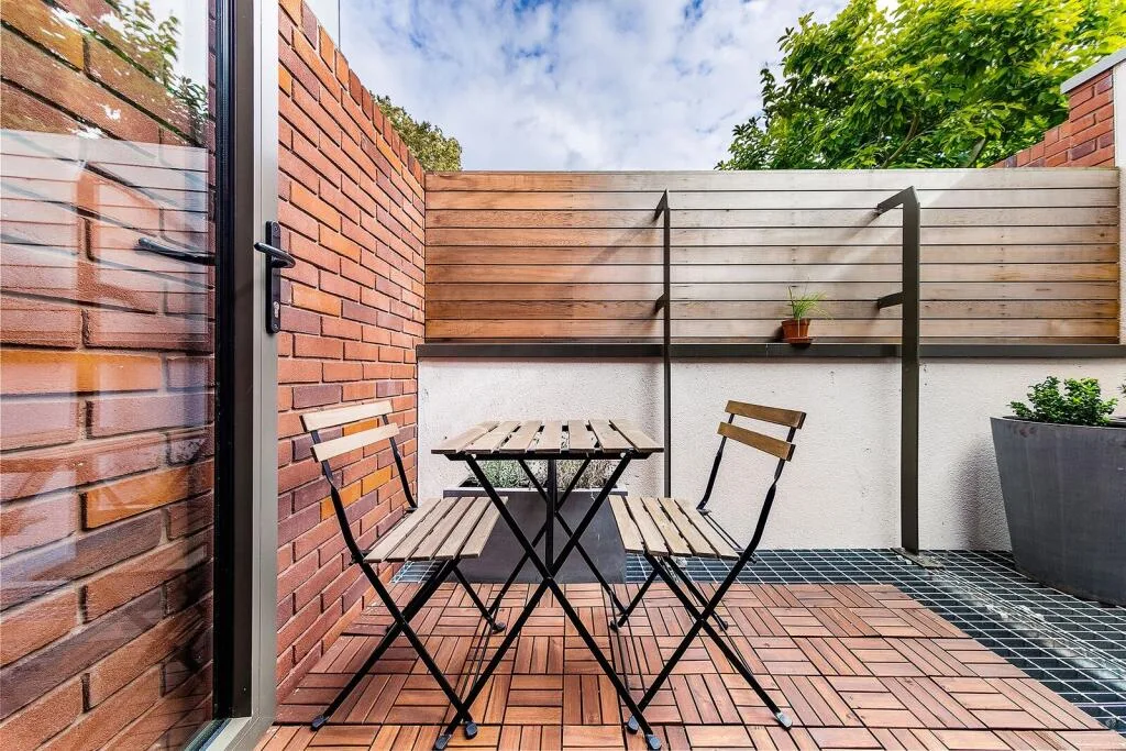 2 bedroom maisonette for rent