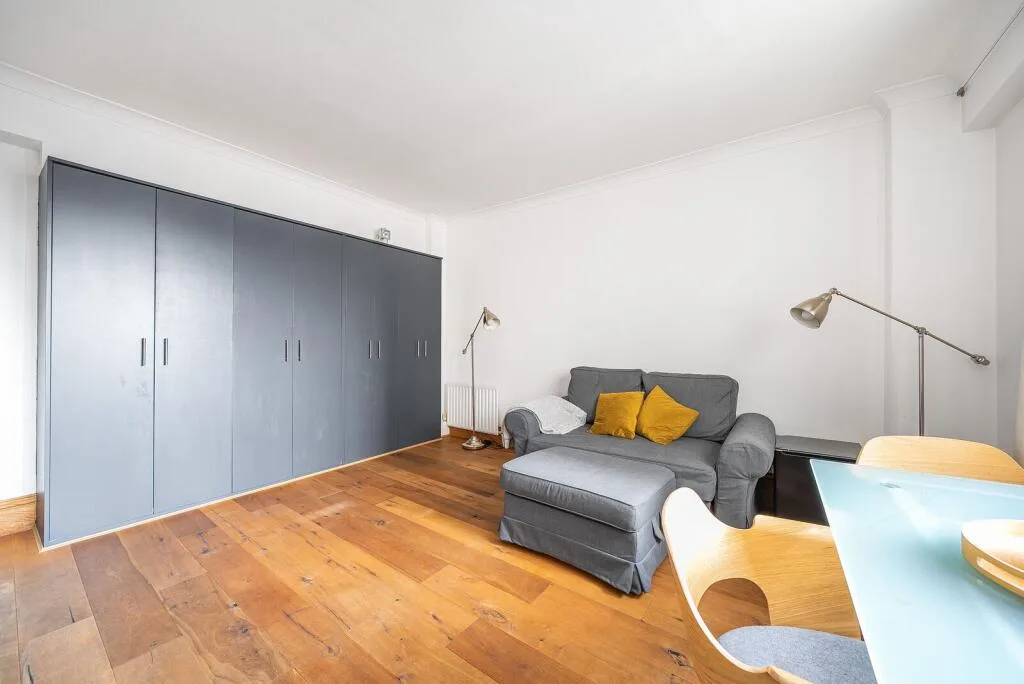 Studio flat for rent