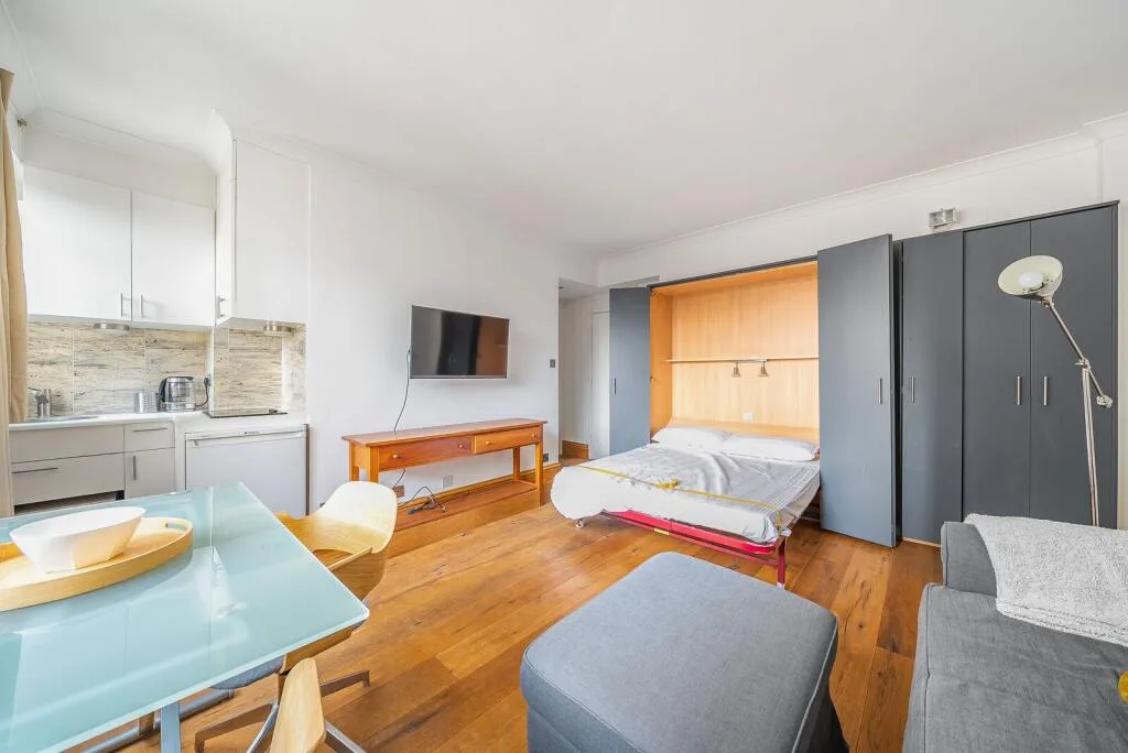 Studio flat for rent