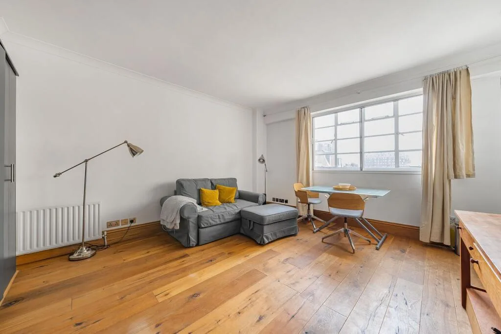 Studio flat for rent