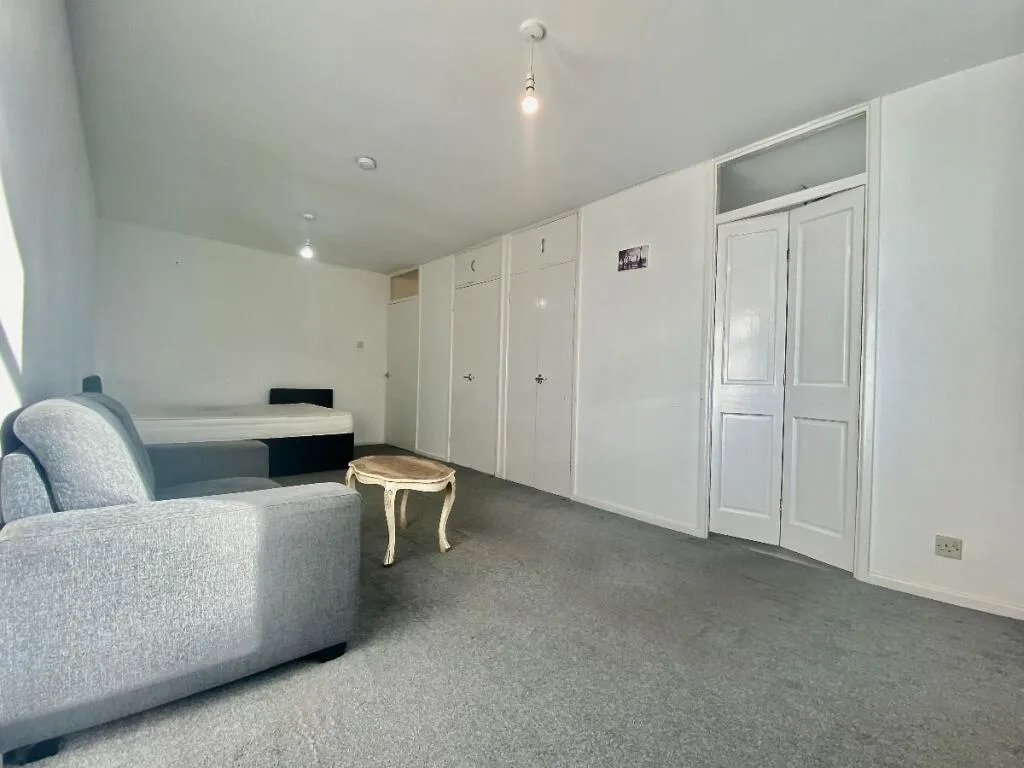 Studio apartment for rent
