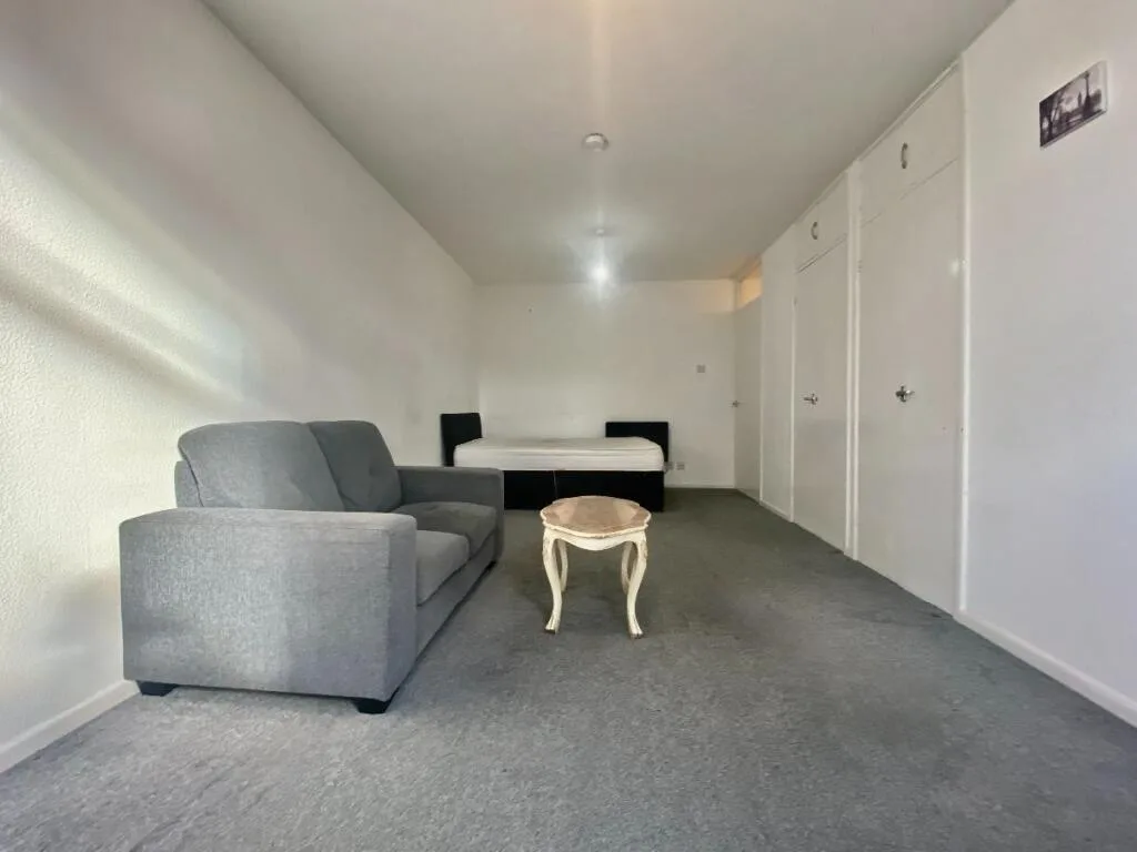 Studio apartment for rent